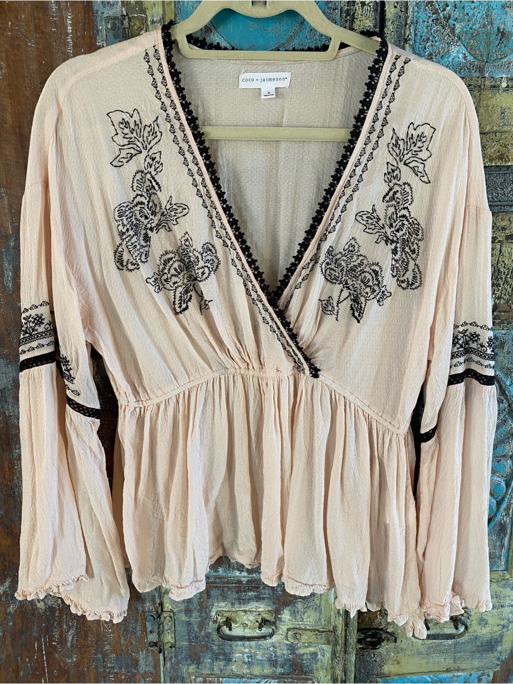 Coco + Jaimeson Blush Pink Embroidered V‑Neck Flowy Peasant Blouse